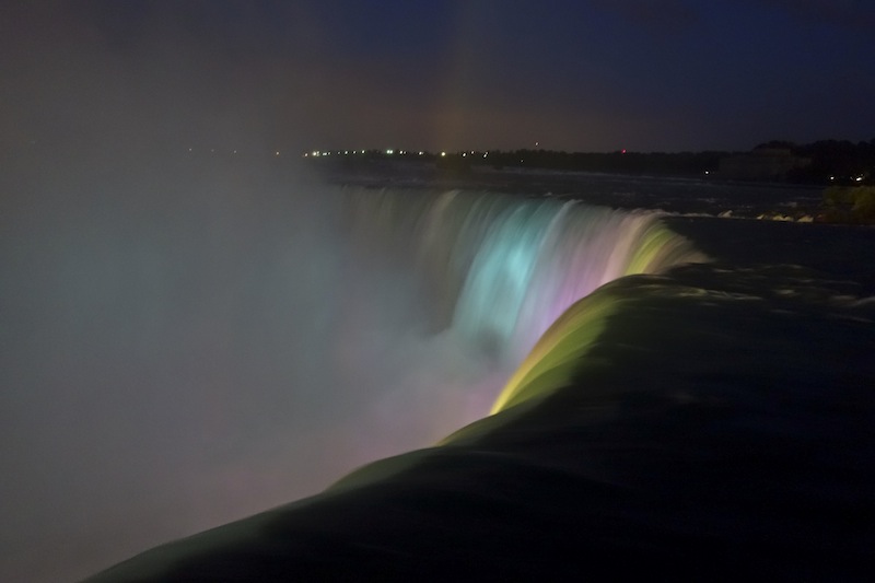 Niagarafälle bei Nacht