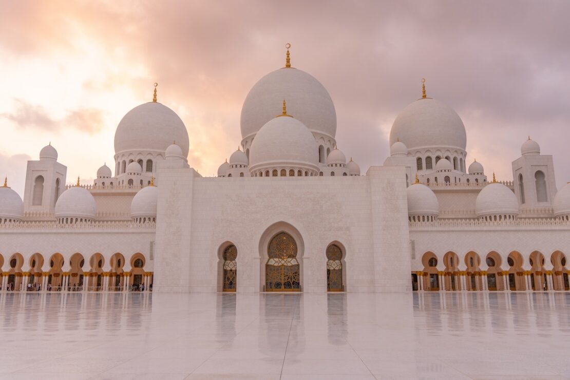 Auch Nicht-Muslime dürfen die Scheich Zayed Moschee besuchen