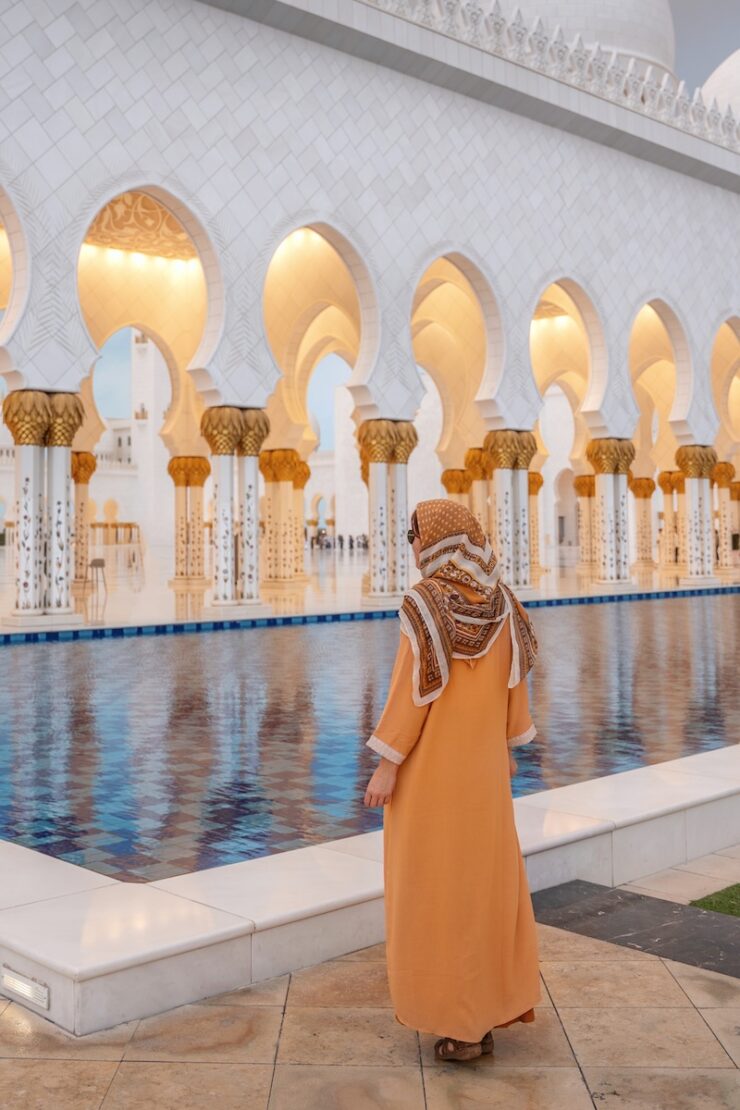 Kann man in der Scheich Zayed Moschee Kleidung ausleihen