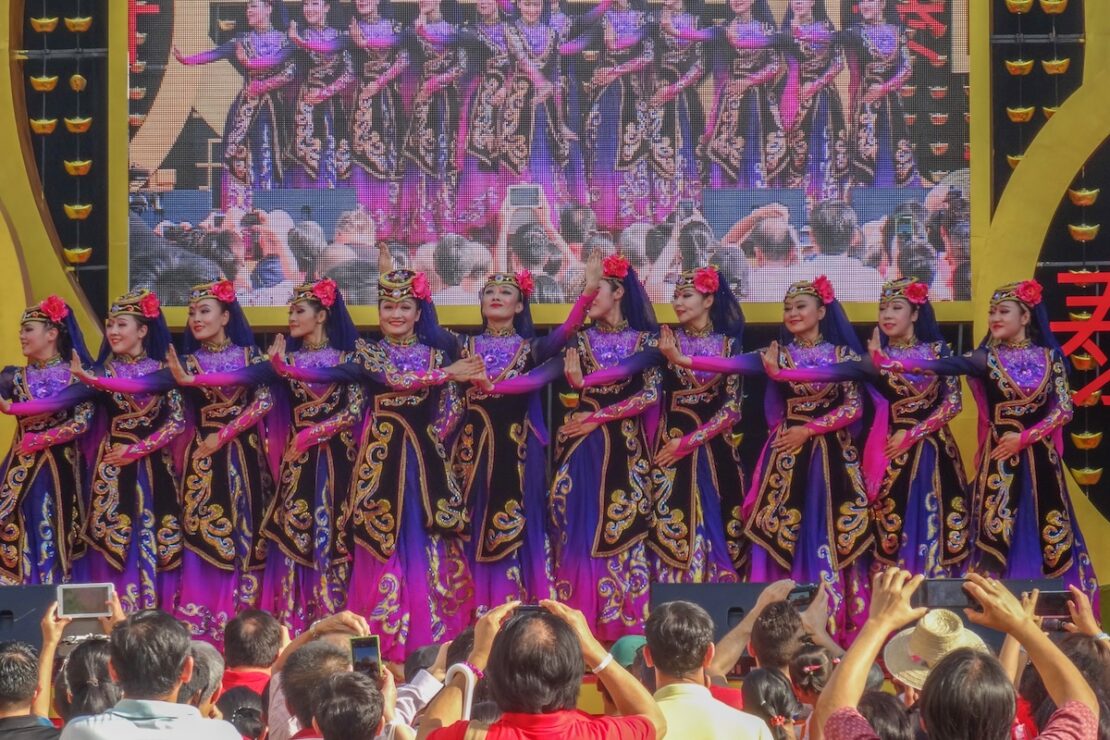 Chinesisches Neujahr in Bangkok Tanzaufführung in der Yaowarat Road
