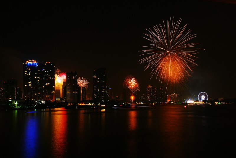 fireworks-585332_1920