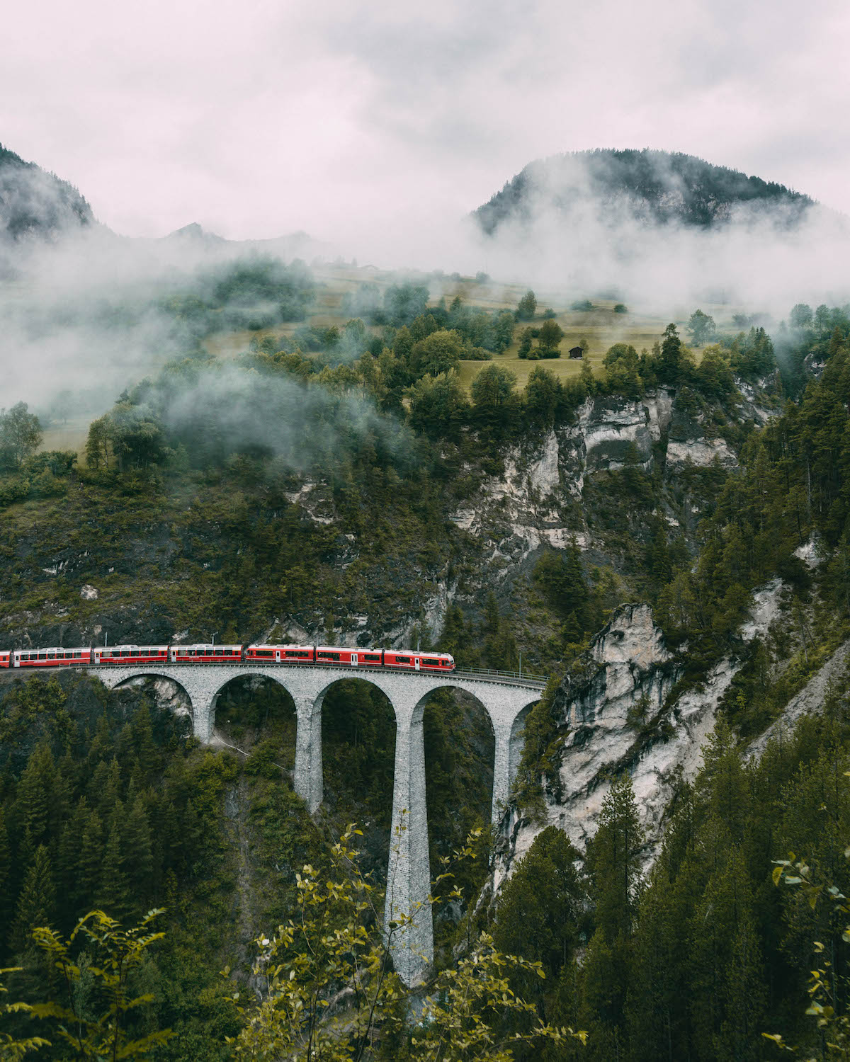 Graubuenden Schweiz Bernina Express Landwasser Viadukt