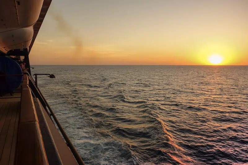 Traumjob Kreuzfahrtschiff Vorteile Nachteile