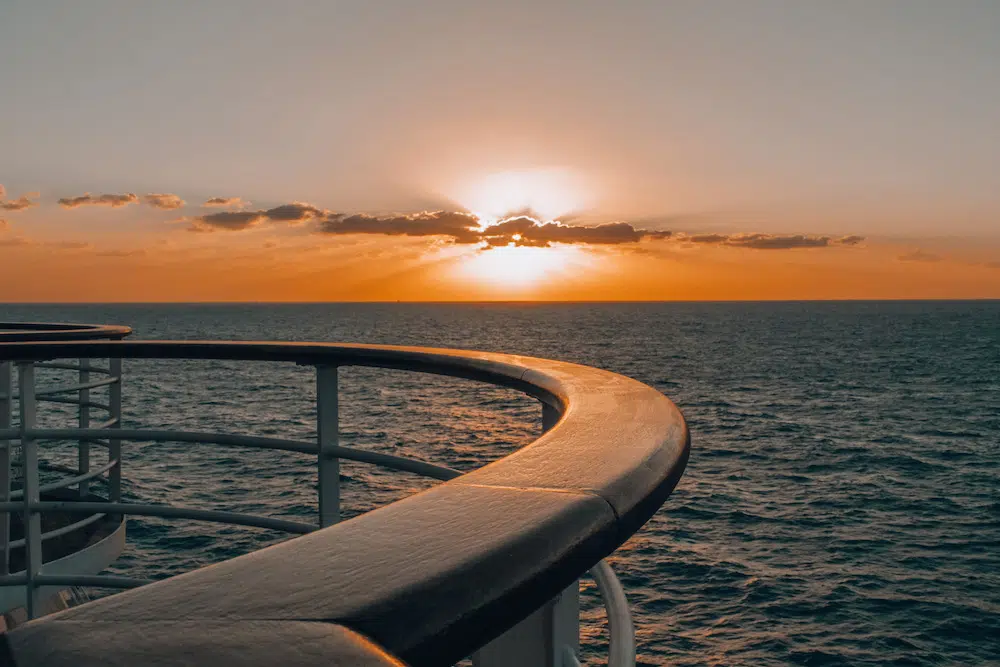 Arbeiten auf dem kreuzfahrtschiff