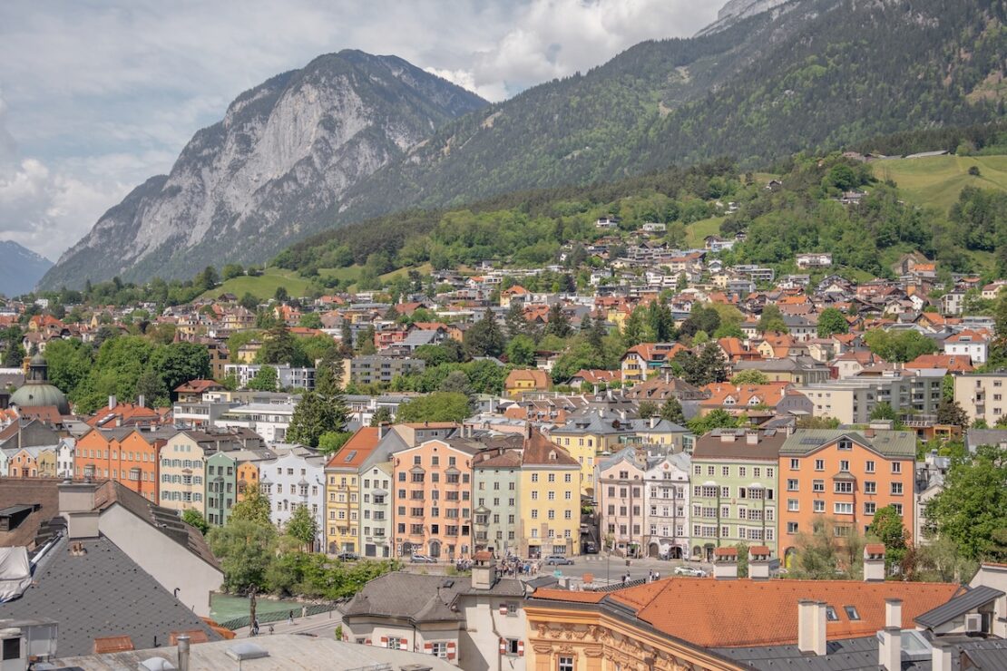 Blick auf die Innsbrucker Altstadt vom Stadtturm