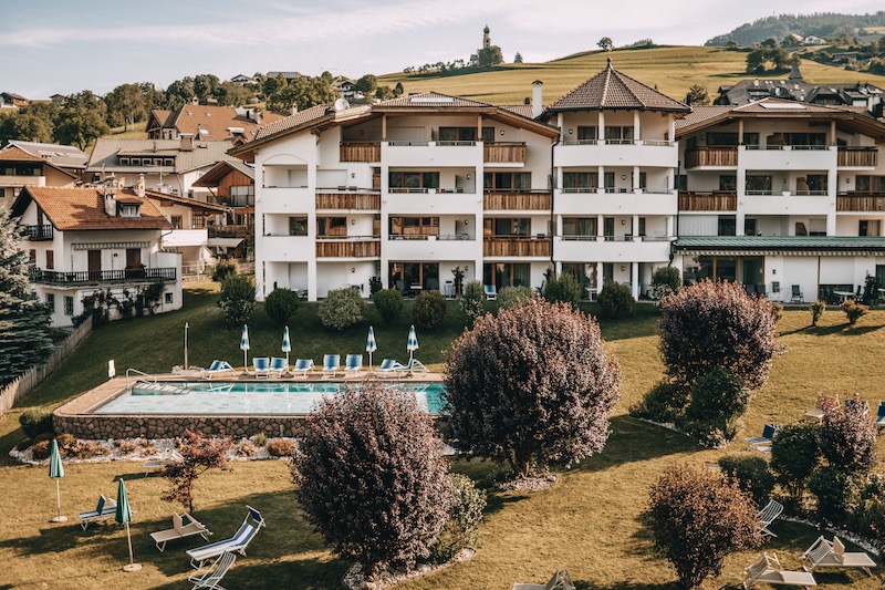 Pool Artnatur Dolomites Hotel