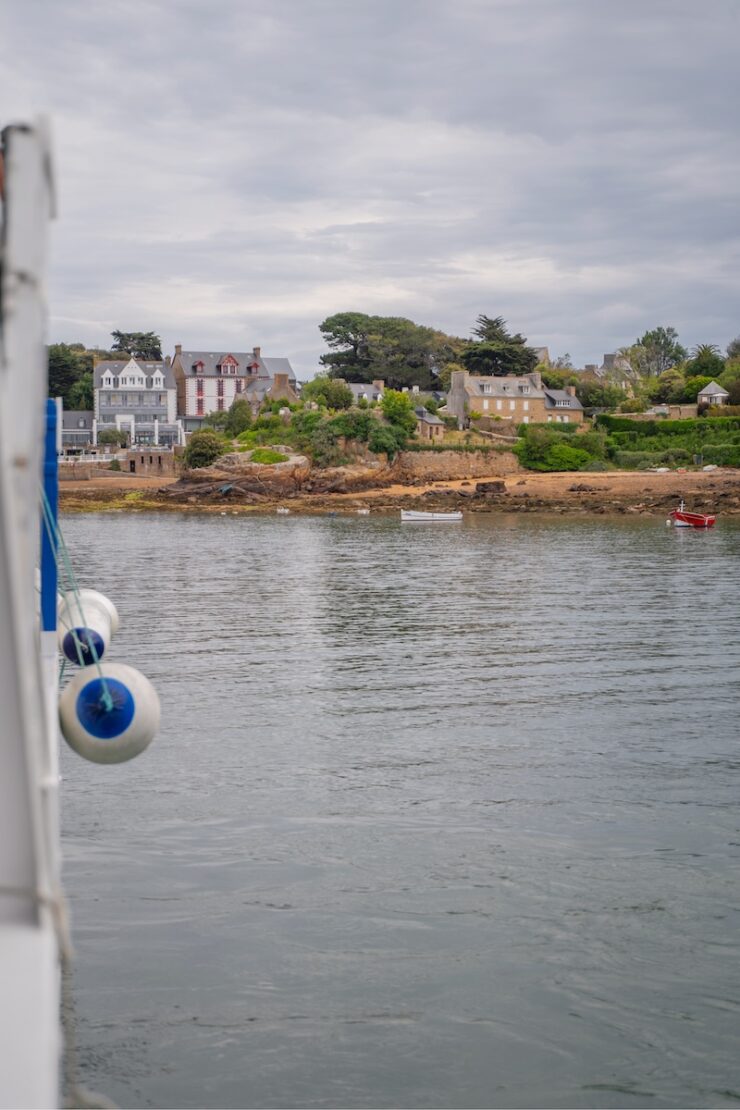 Fähre von Ploubazlanec zur Blumeninsel Bréhat in der Bretagne