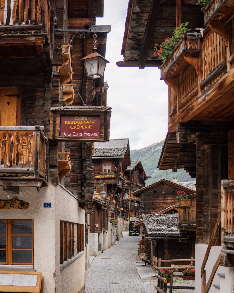 Bergdorf Grimentz Wallis