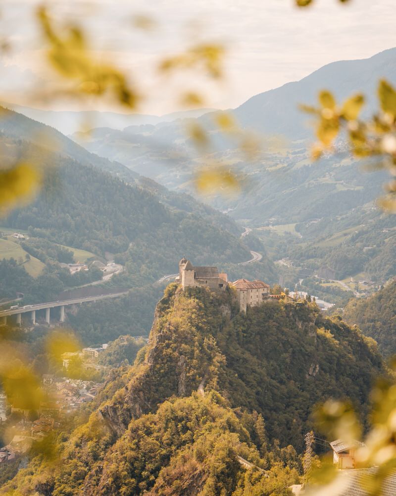 klosterberg-saeben-suedtirol-im-herbst