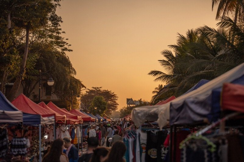 Luang Prabang Sehenswuerdigkeiten Night Market