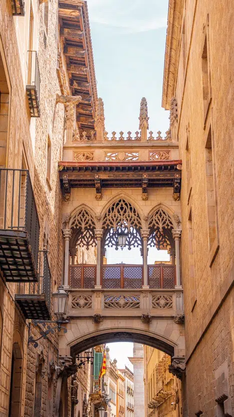Pont del Bisbe Seufzerbrücke Barcelona Sehenswürdigkeiten