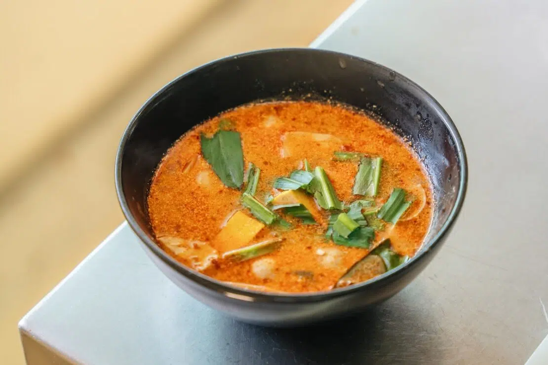 vegane Tom Yam Suppe in Thailand