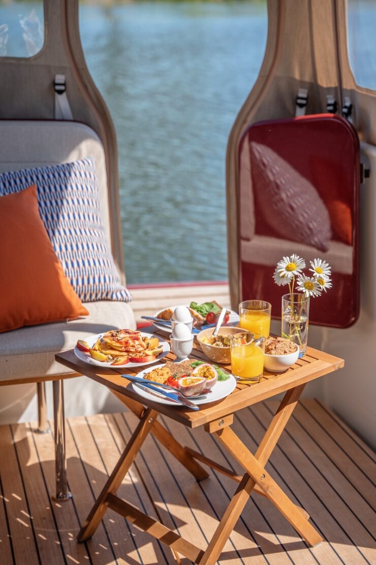 Frühstück auf dem Hausboot Willemsroute