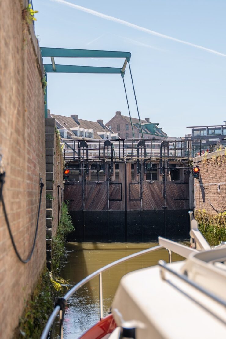 Hausboot Niederlande Schleuse in Maastricht