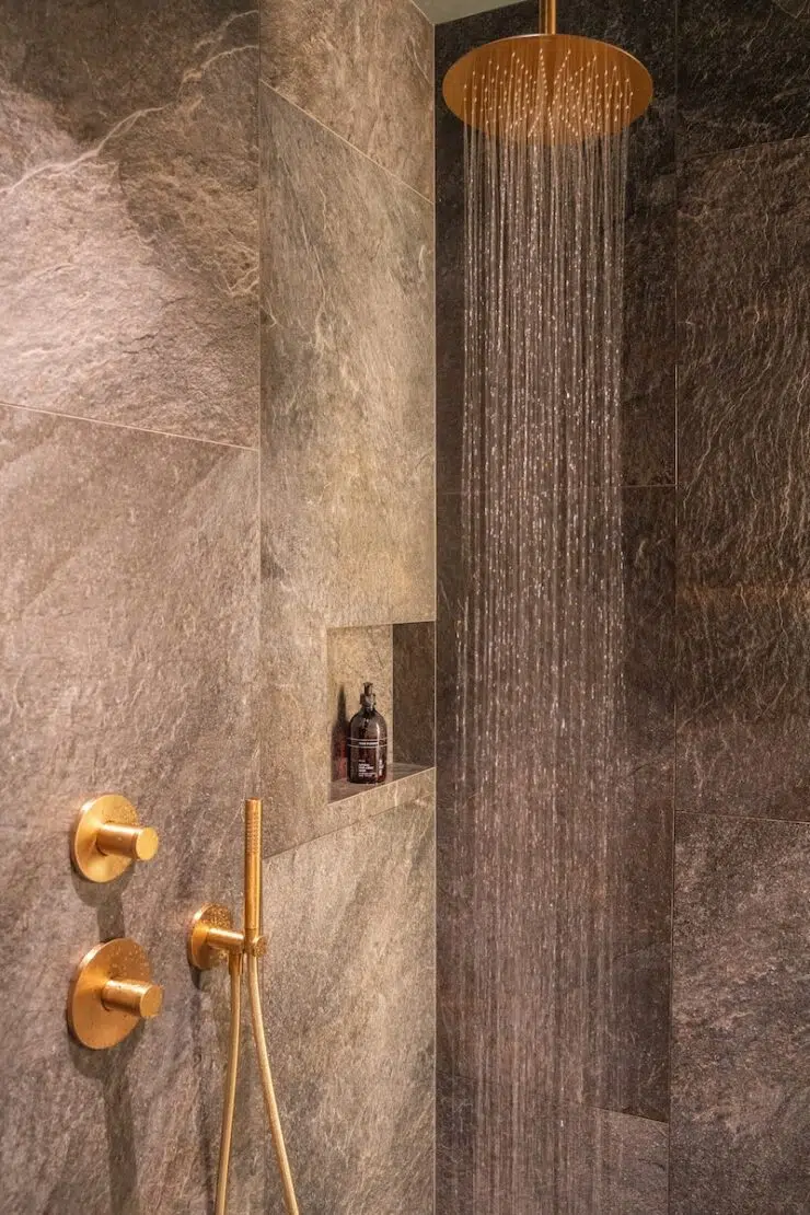 Dusche in der Eco Apart Suite im OLM Nature Escape