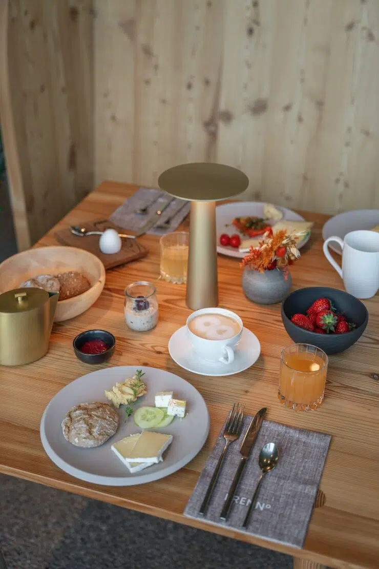 Frühstück im OLM Nature Escape Südtirol