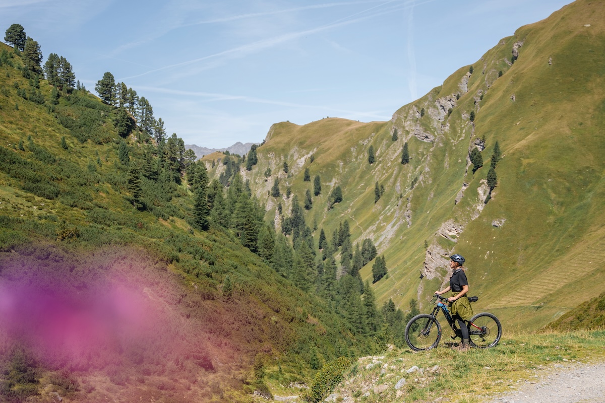 tent with a shower Portable Privacy getting dressed in peace Bike Test: Cannondale Trigger stabil robust Zubehör:mit Deckeltasche