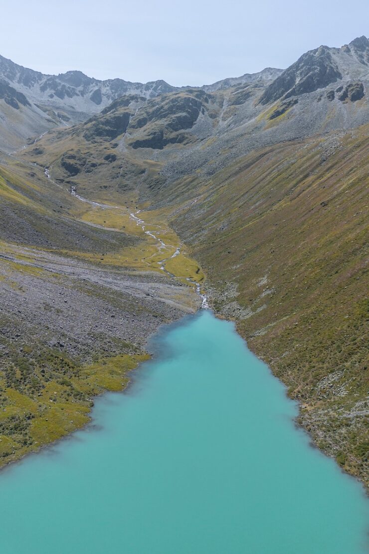 Vom Hohenzollernhaus in Pfunds führt eine kurze Wanderung hoch zum Smaragdsee