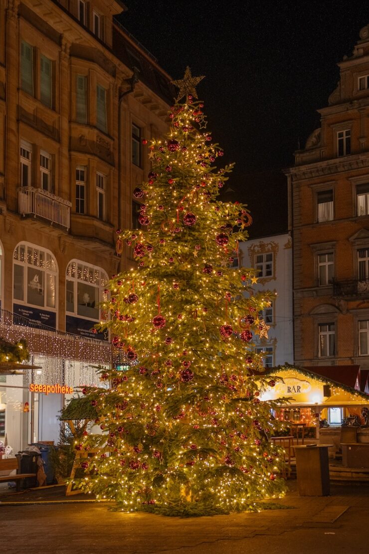Weihnachtsbaum auf dem Konstanzer Weihnachtsmarkt