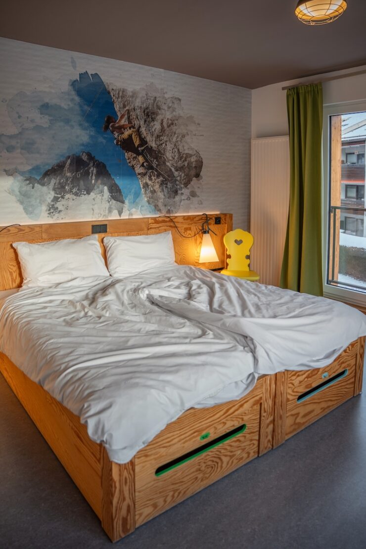 Doppelzimmer mit privatem Bad in der Moun10 Jugendherberge