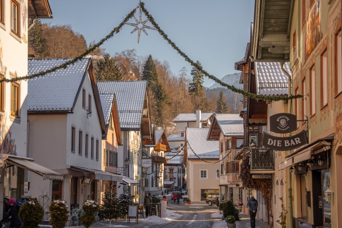 Historischer Ortskern von Partenkirchen im Winter