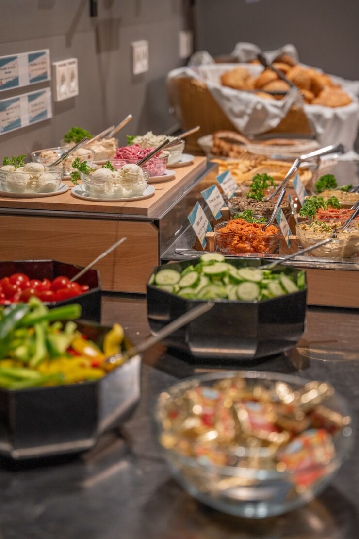 vegetarisches Frühstück in der bayerischen Jugendherberge Moun10 in Garmisch-Partenkirchen