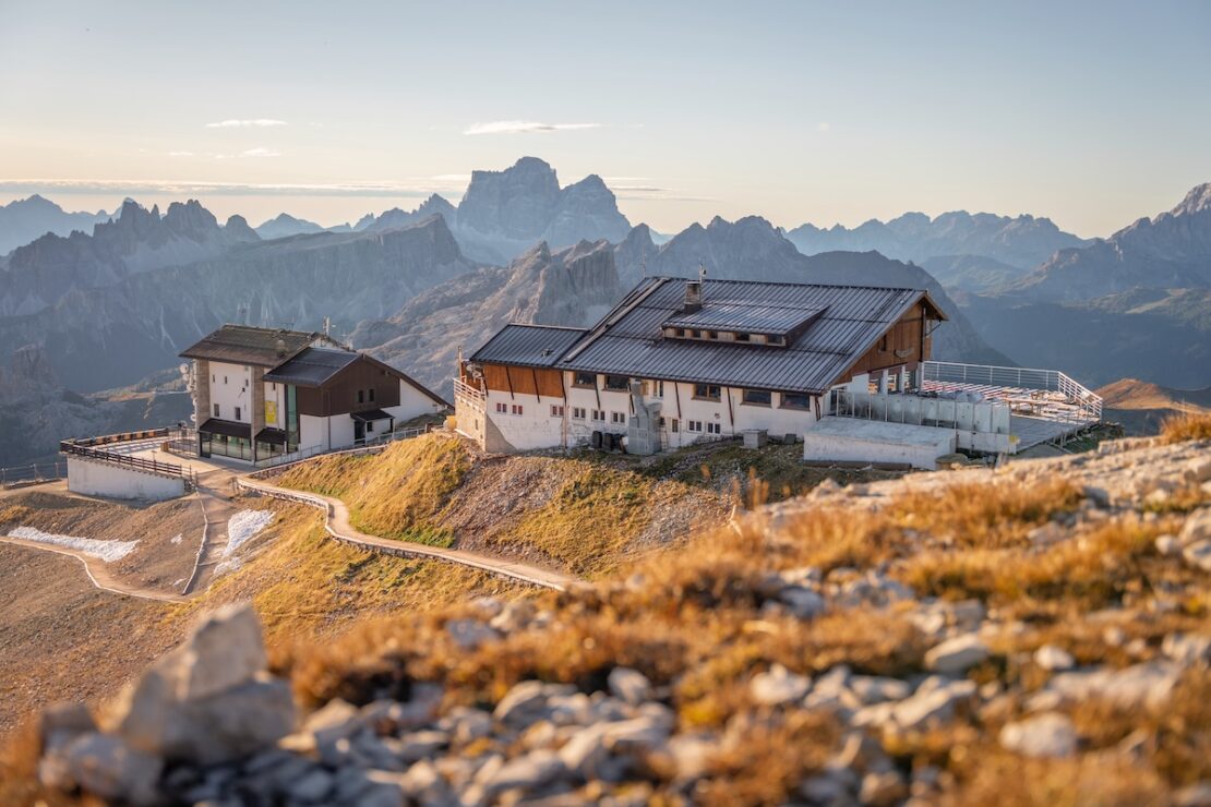 Die Lagazuoi Hütte ist eine der höchstgelegenen Schutzhütten in den Dolomiten