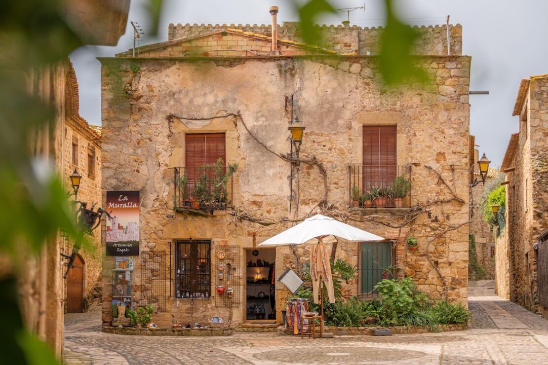 Pals ist eines der schönsten Dörfer im Hinterland der Costa Brava für deinen Roadtrip
