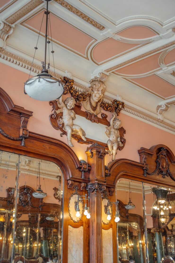 In Porto befindet sich eines der schönsten Jugendstilcafés Europas