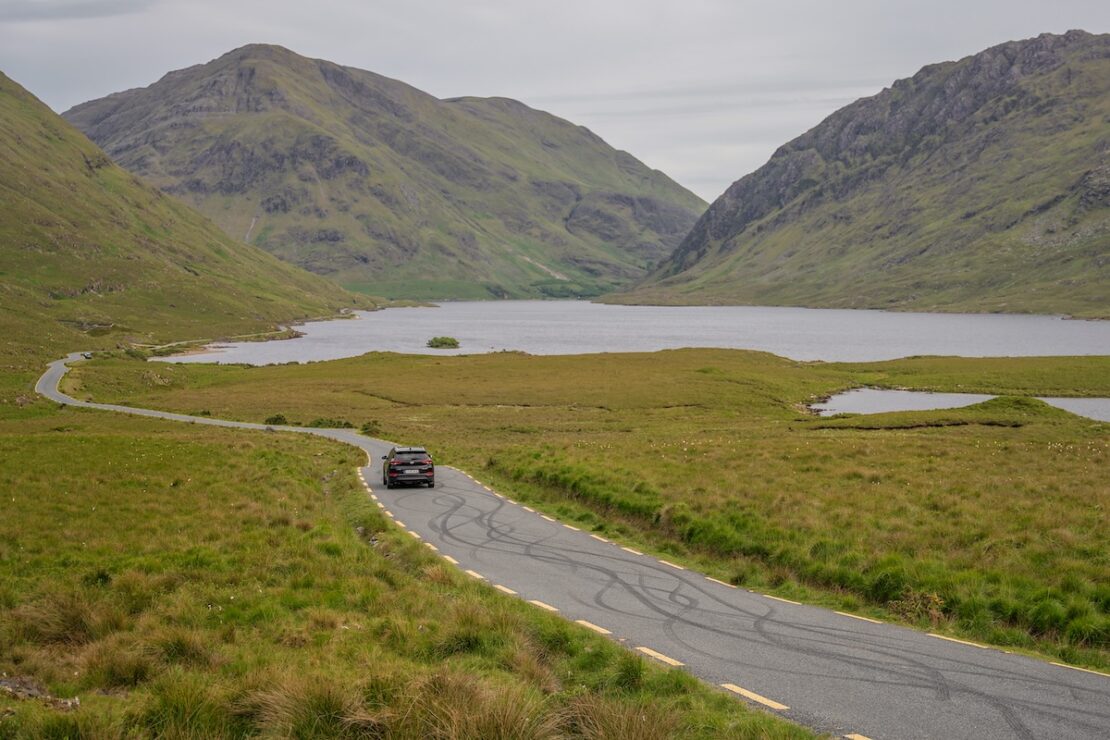 Panoramastrasse im Doo Lough Valley in Connemara Irland
