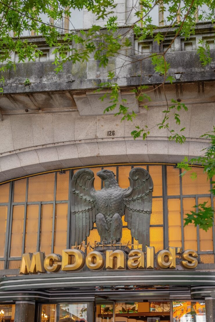 Porto Tipps McDonalds an der Avenida dos Aliados