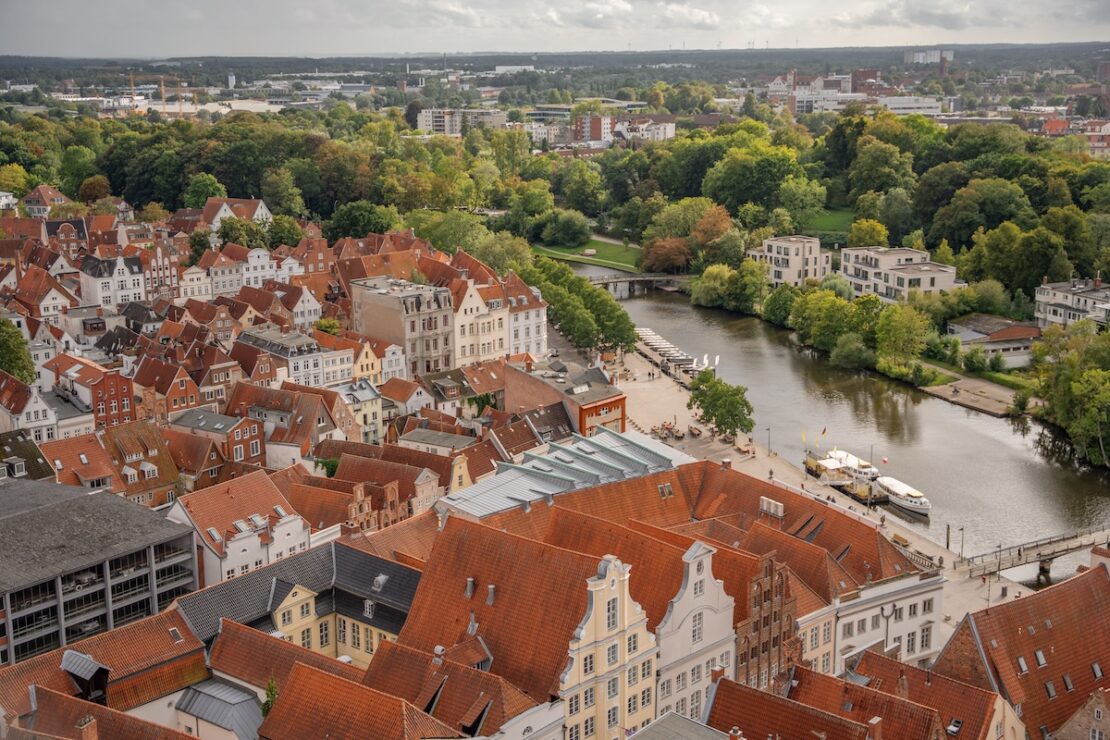 Blick auf die Altstadt Luebeck von der St. Petri Kirche