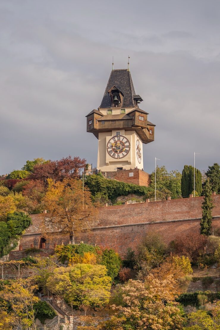 Der Uhrturm auf dem Schlossberg ist das Wahrzeichen von Graz