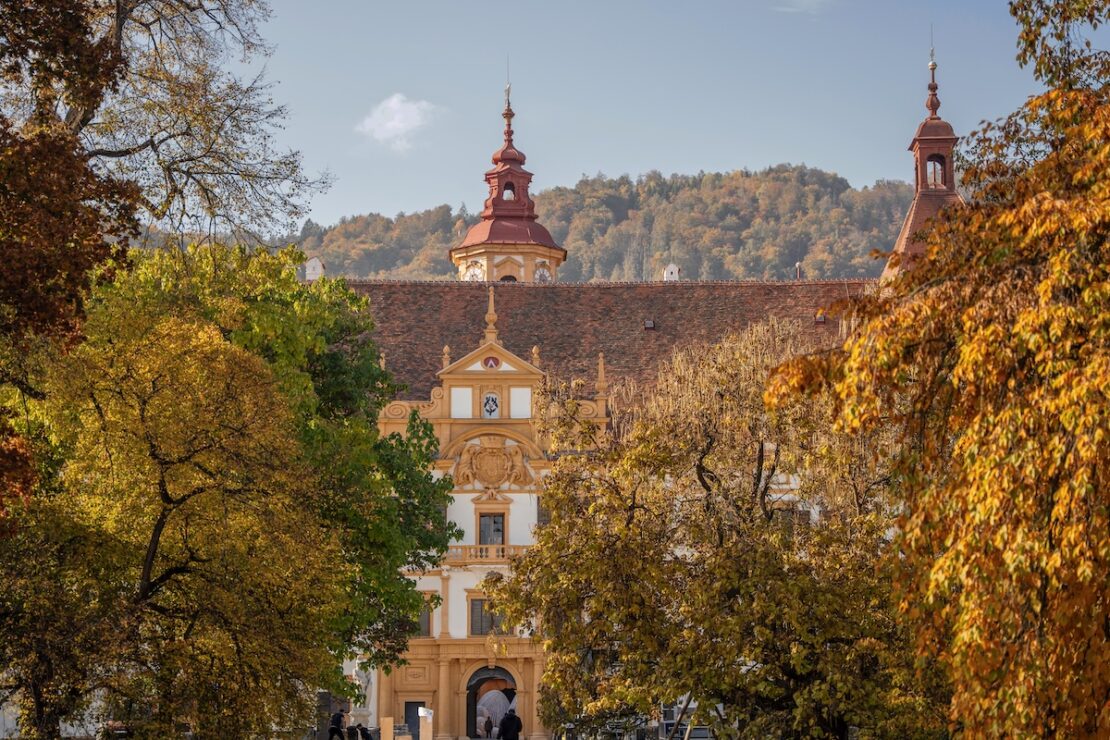 Schloss Eggenberg im Herbst