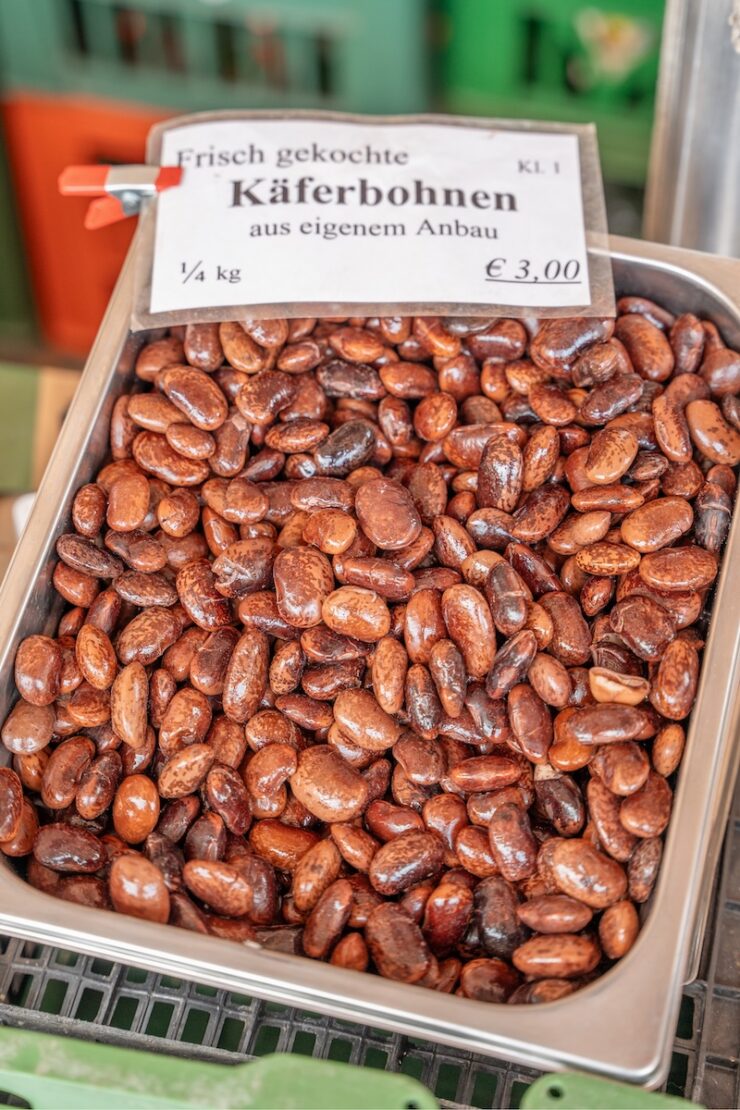 Typisch steirische Kaeferbohnen vom Bauernmarkt