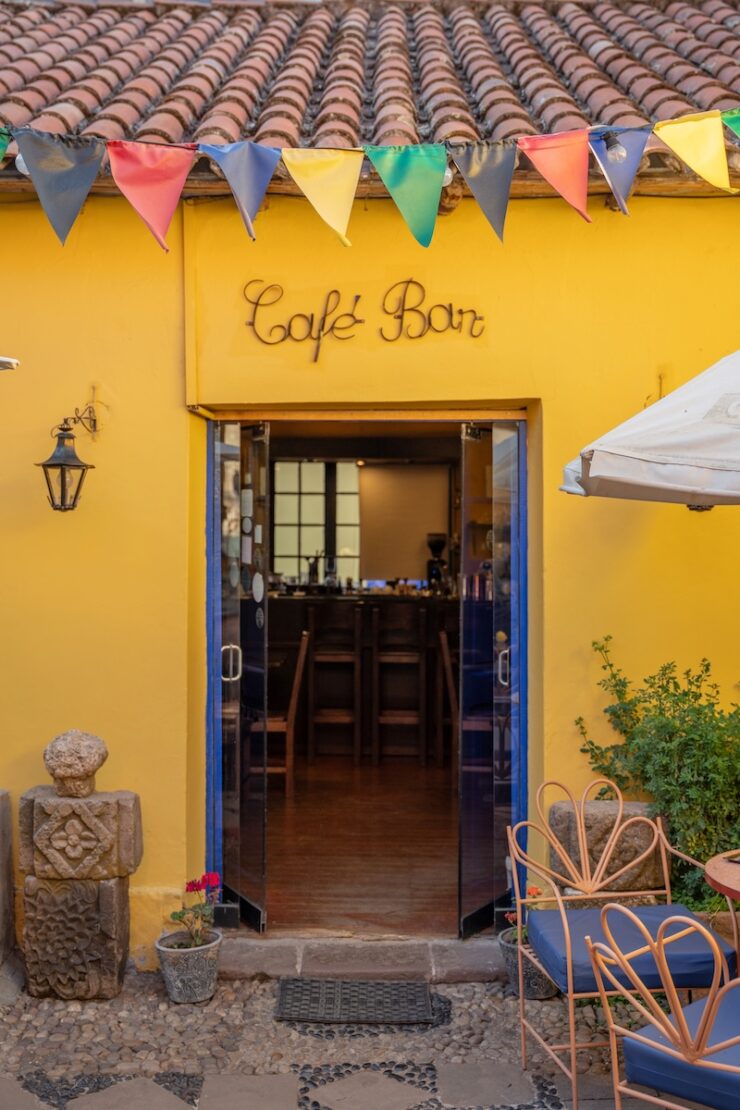 schoenes Cafe in Puno am Titicacasee